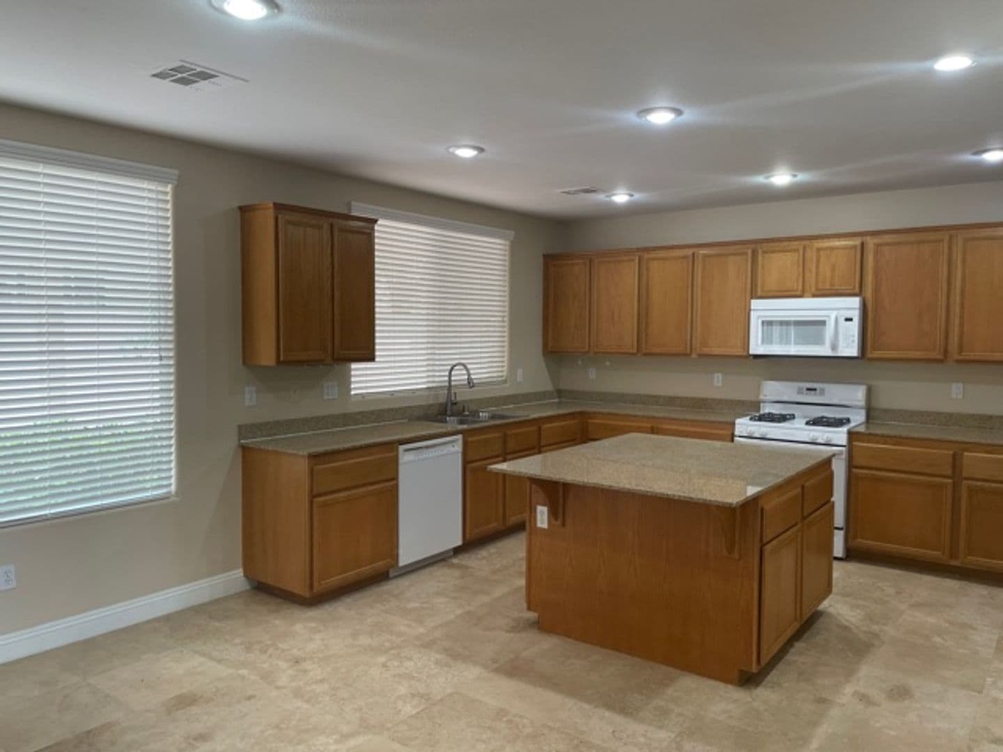 Las Vegas House: 321 Waterton Lakes Ave