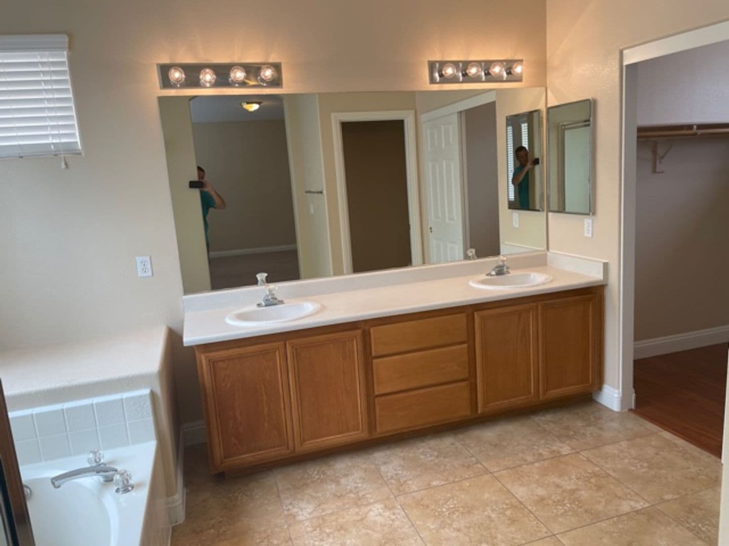 Las Vegas House: 321 Waterton Lakes Ave