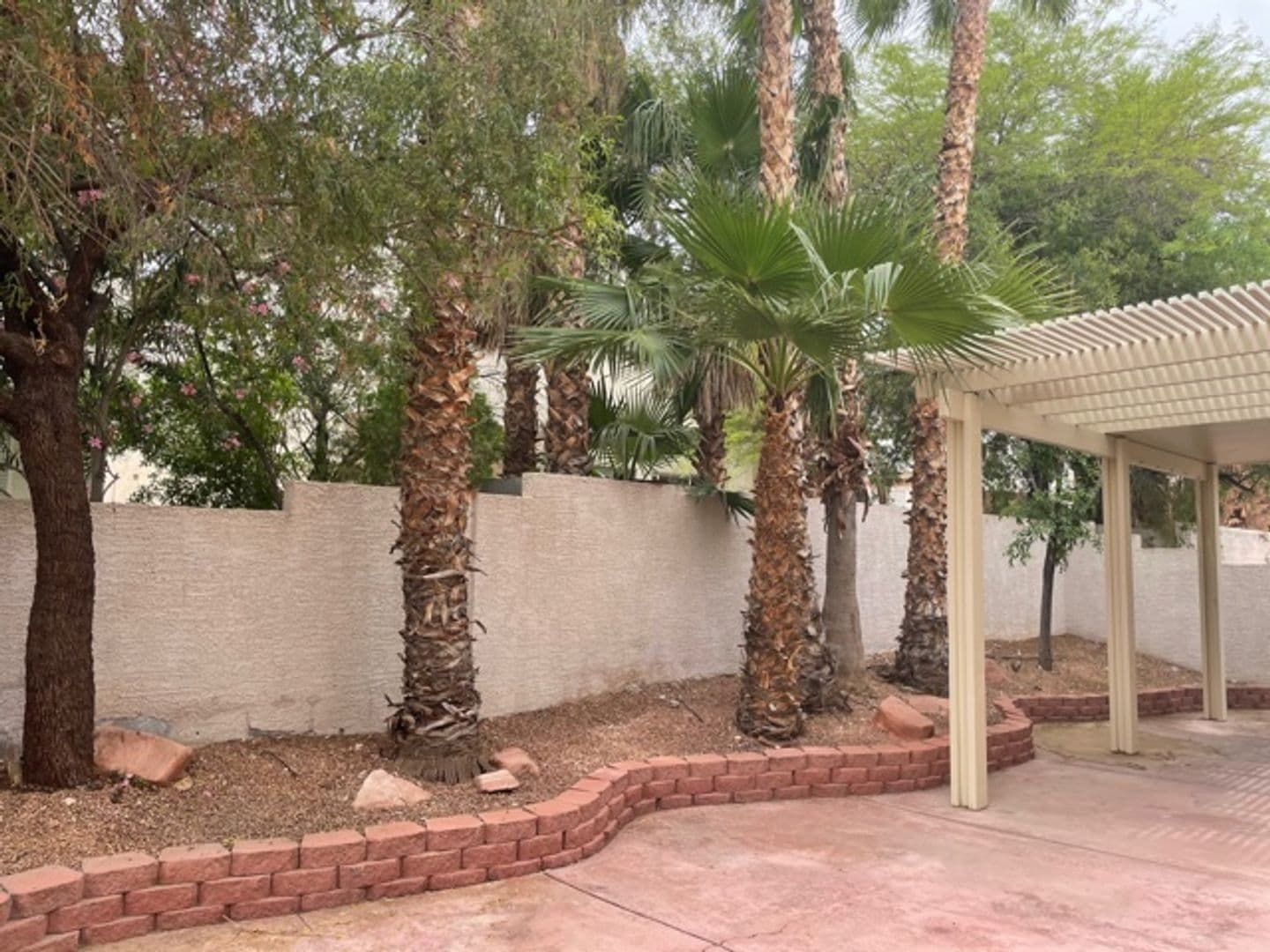 Las Vegas House: 321 Waterton Lakes Ave