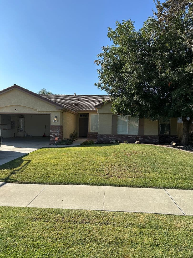 Lemoore House: 861 Woodridge Circle