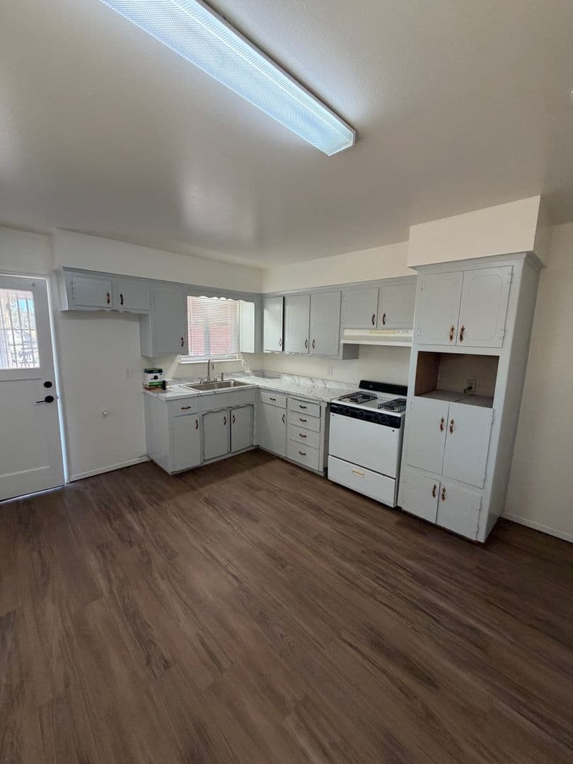 Lemoore House: 7666 19 1/2 Ave
