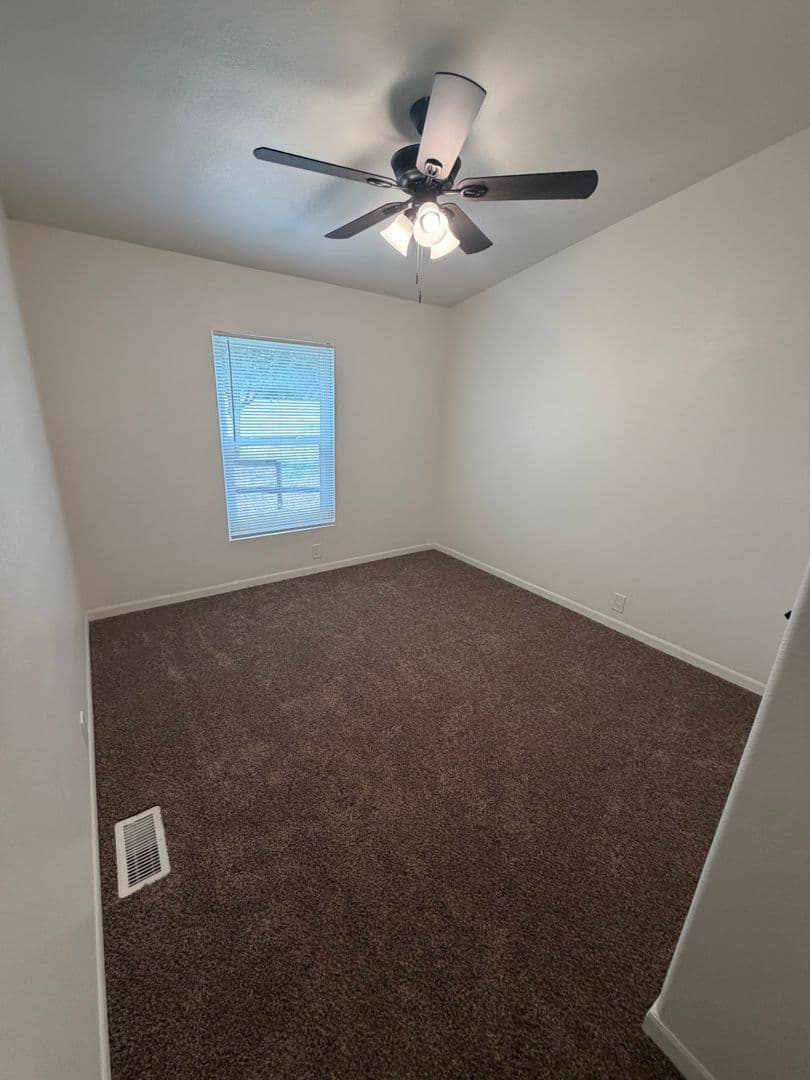 Lemoore House: 7664 19 1/2 Ave