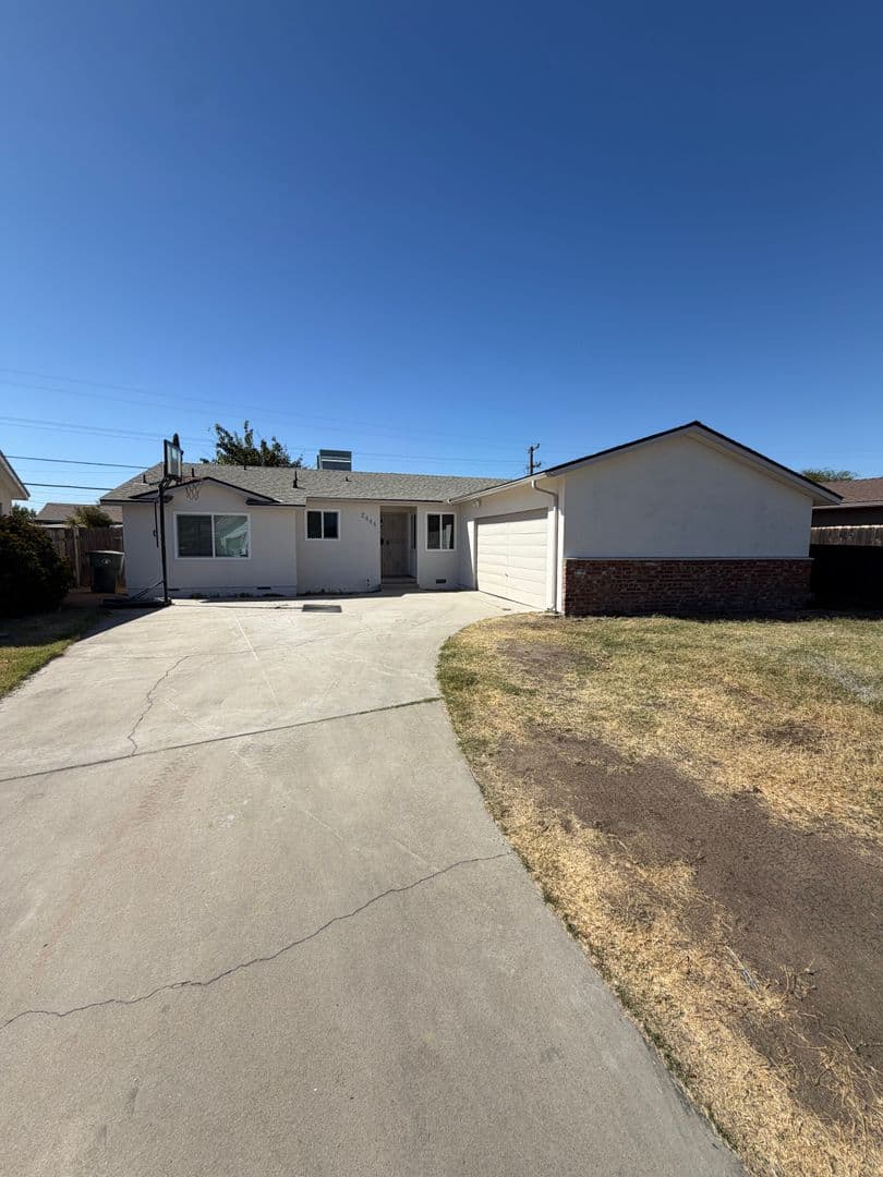 Clovis House: 2444 Dewitt Ave.