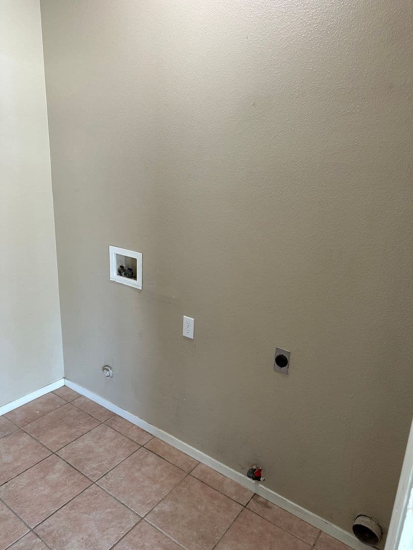 Lemoore House: 861 Woodridge Circle