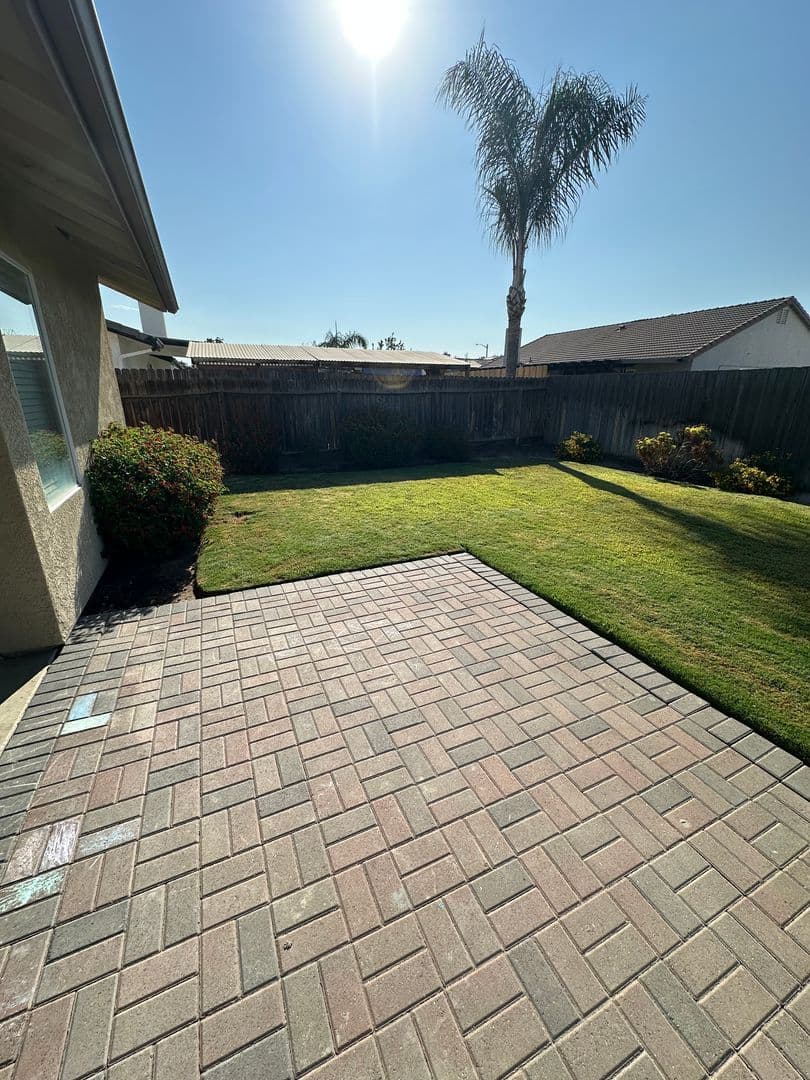 Lemoore House: 861 Woodridge Circle