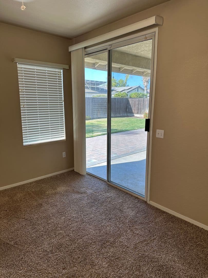 Lemoore House: 861 Woodridge Circle