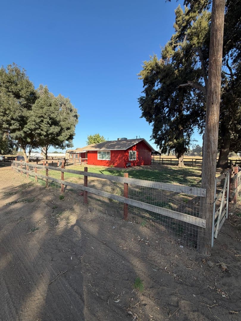 Lemoore House: 7666 19 1/2 Ave