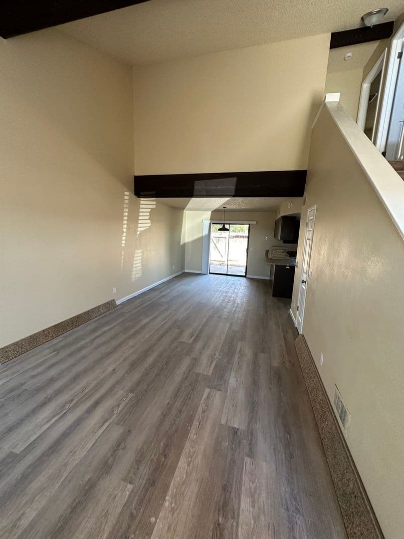 Madera Apartment: 1025 Barnett Way