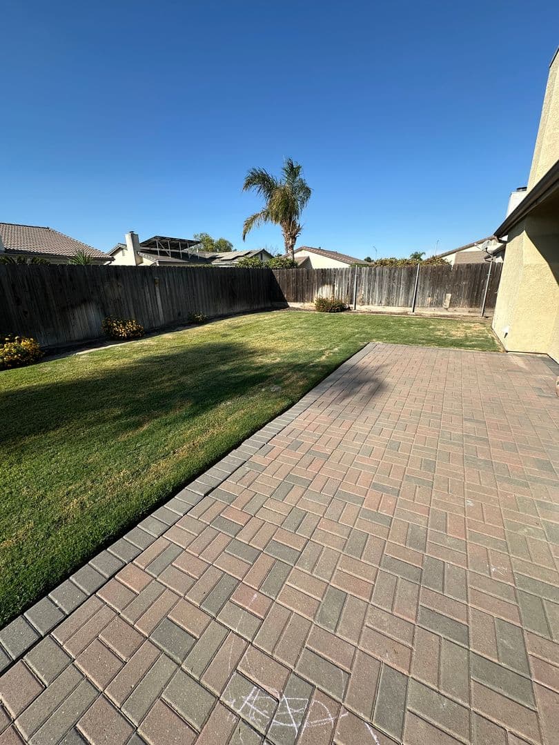 Lemoore House: 861 Woodridge Circle
