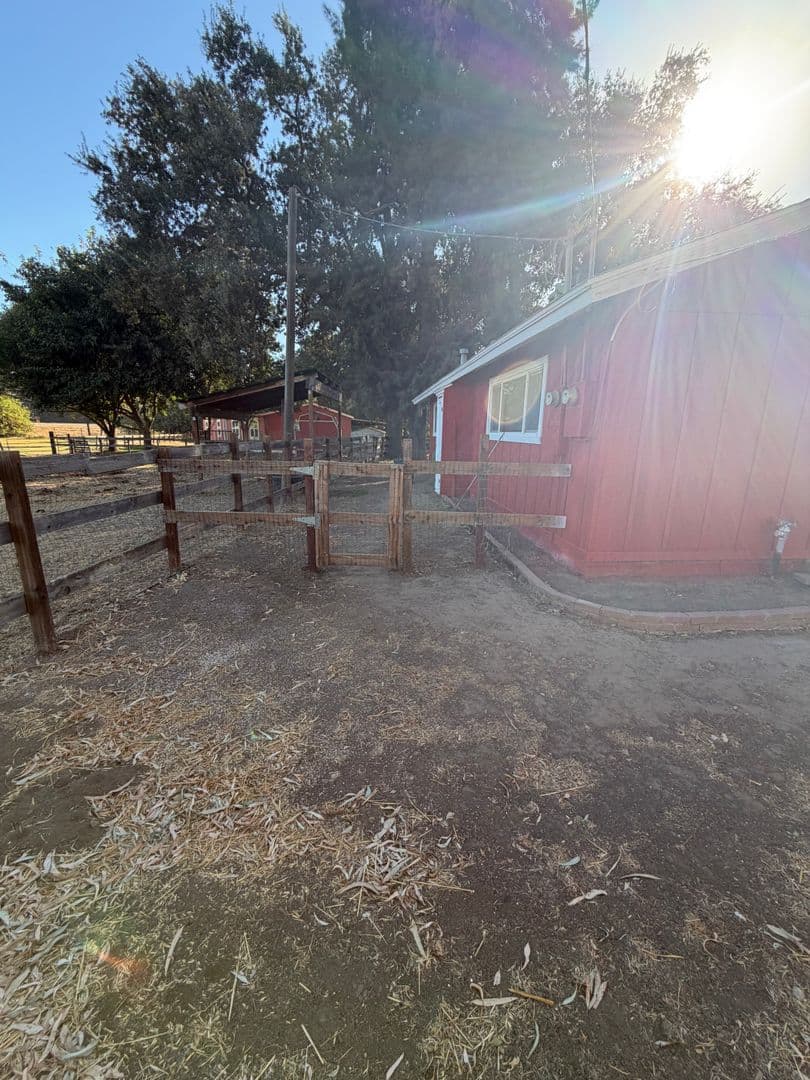 Lemoore House: 7666 19 1/2 Ave