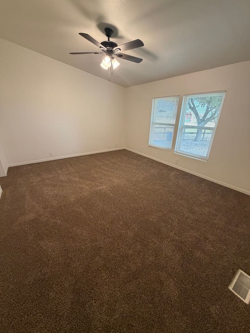 Lemoore House: 7664 19 1/2 Ave