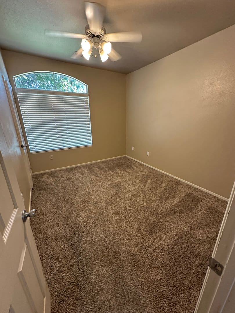 Lemoore House: 861 Woodridge Circle