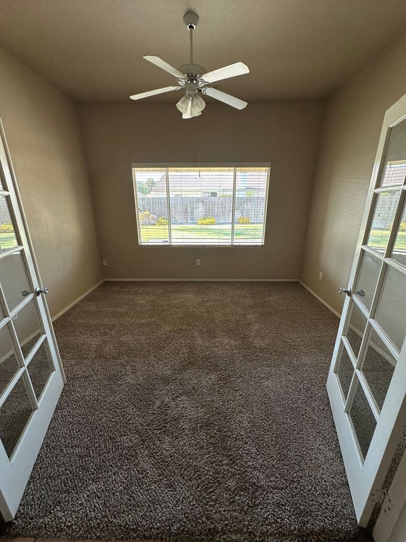 Lemoore House: 861 Woodridge Circle
