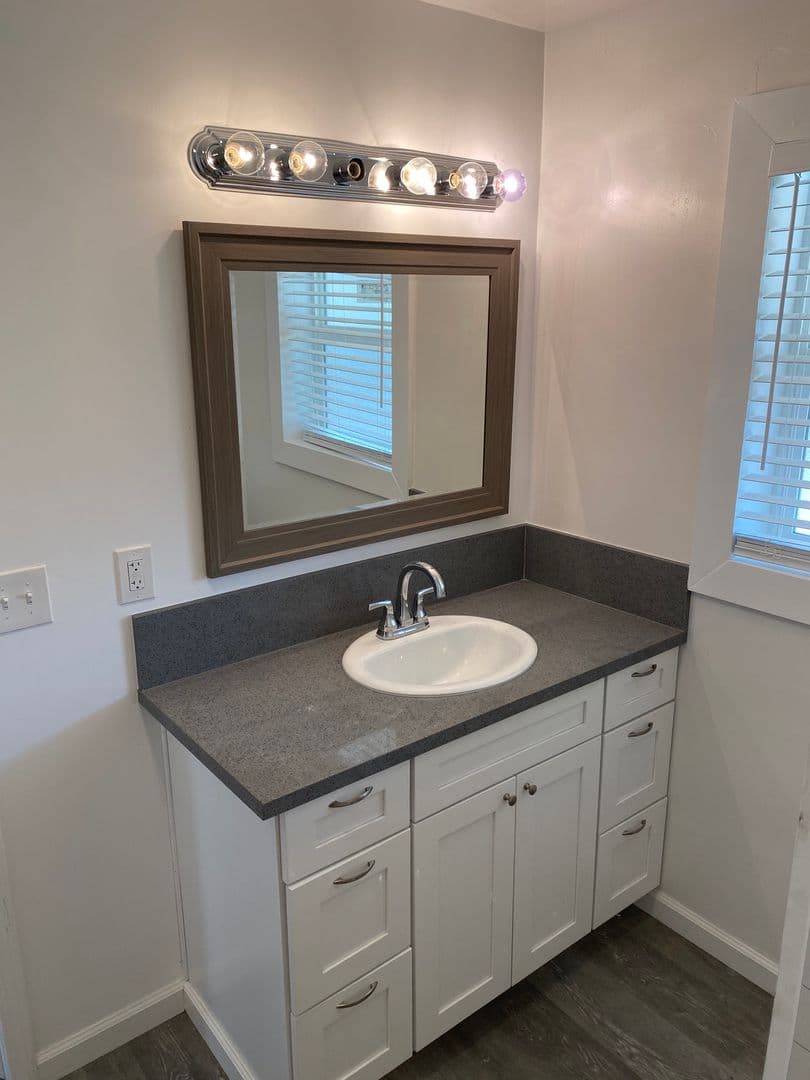 Madera Apartment: 821 E. 5th Street