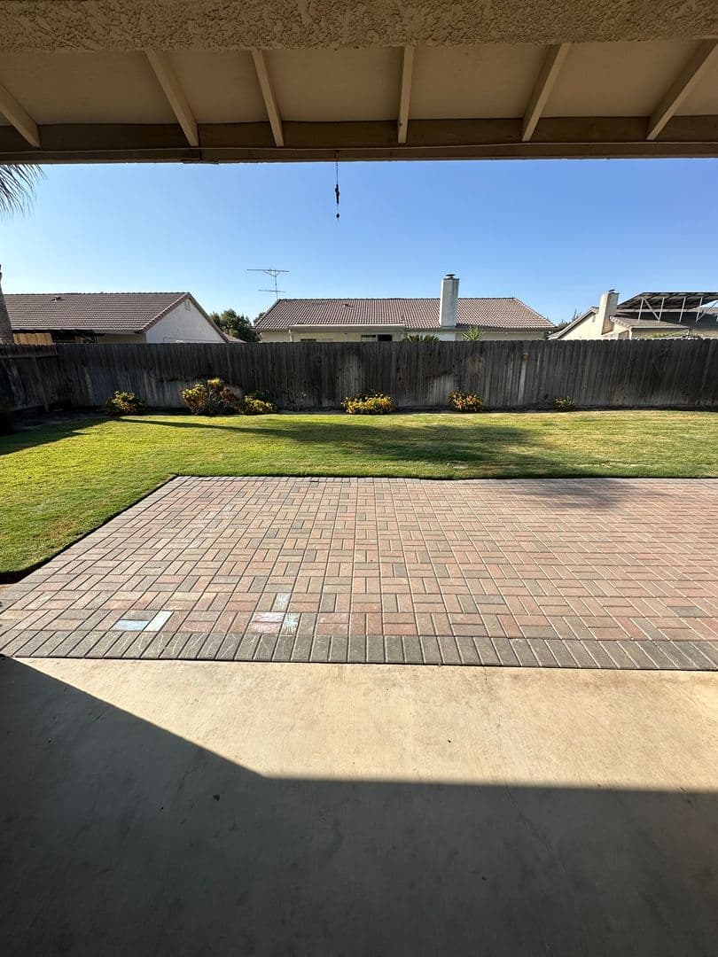 Lemoore House: 861 Woodridge Circle