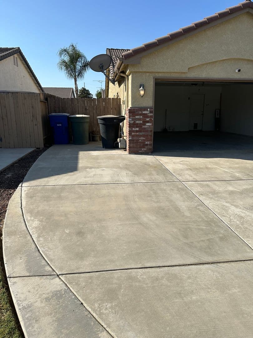 Lemoore House: 861 Woodridge Circle