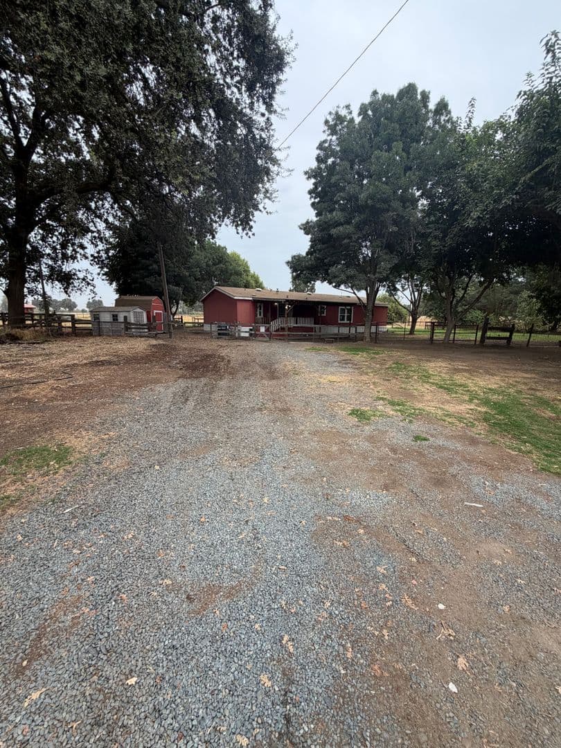 Lemoore House: 7664 19 1/2 Ave