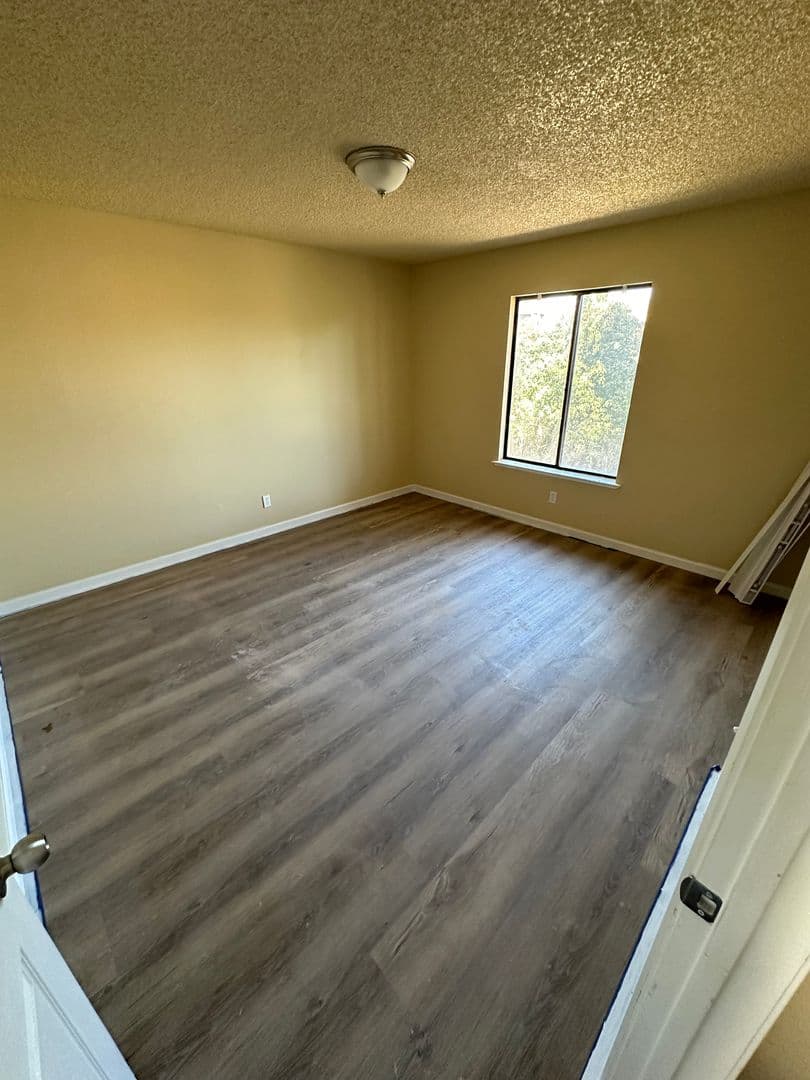 Madera Apartment: 1025 Barnett Way