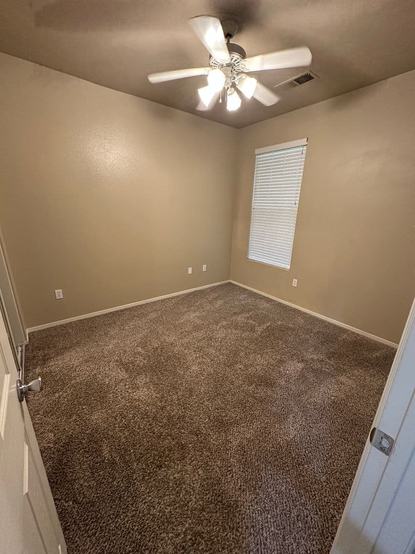 Lemoore House: 861 Woodridge Circle