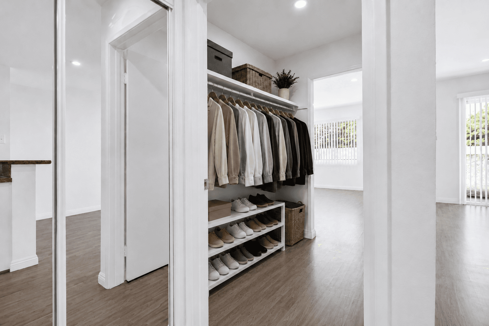 Los Angeles Apartment: 515 S. Harvard Blvd.