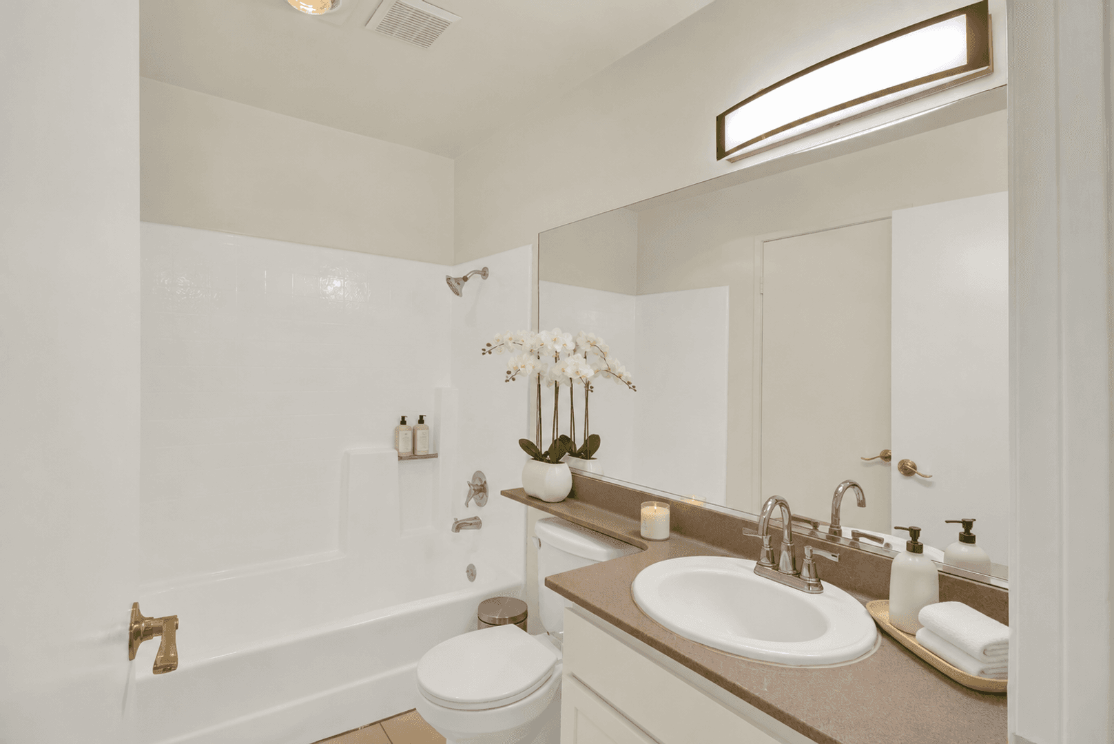 Los Angeles Apartment: 3344 castle heights ave.