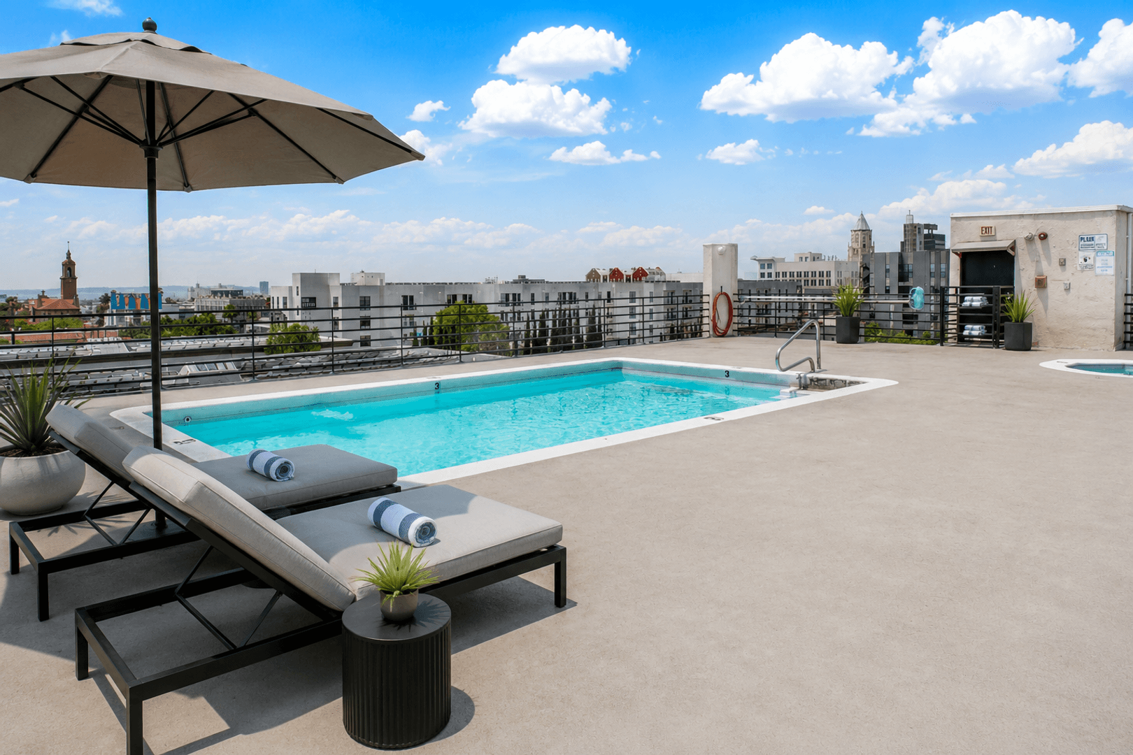 Los Angeles Apartment: 6633 Yucca St.