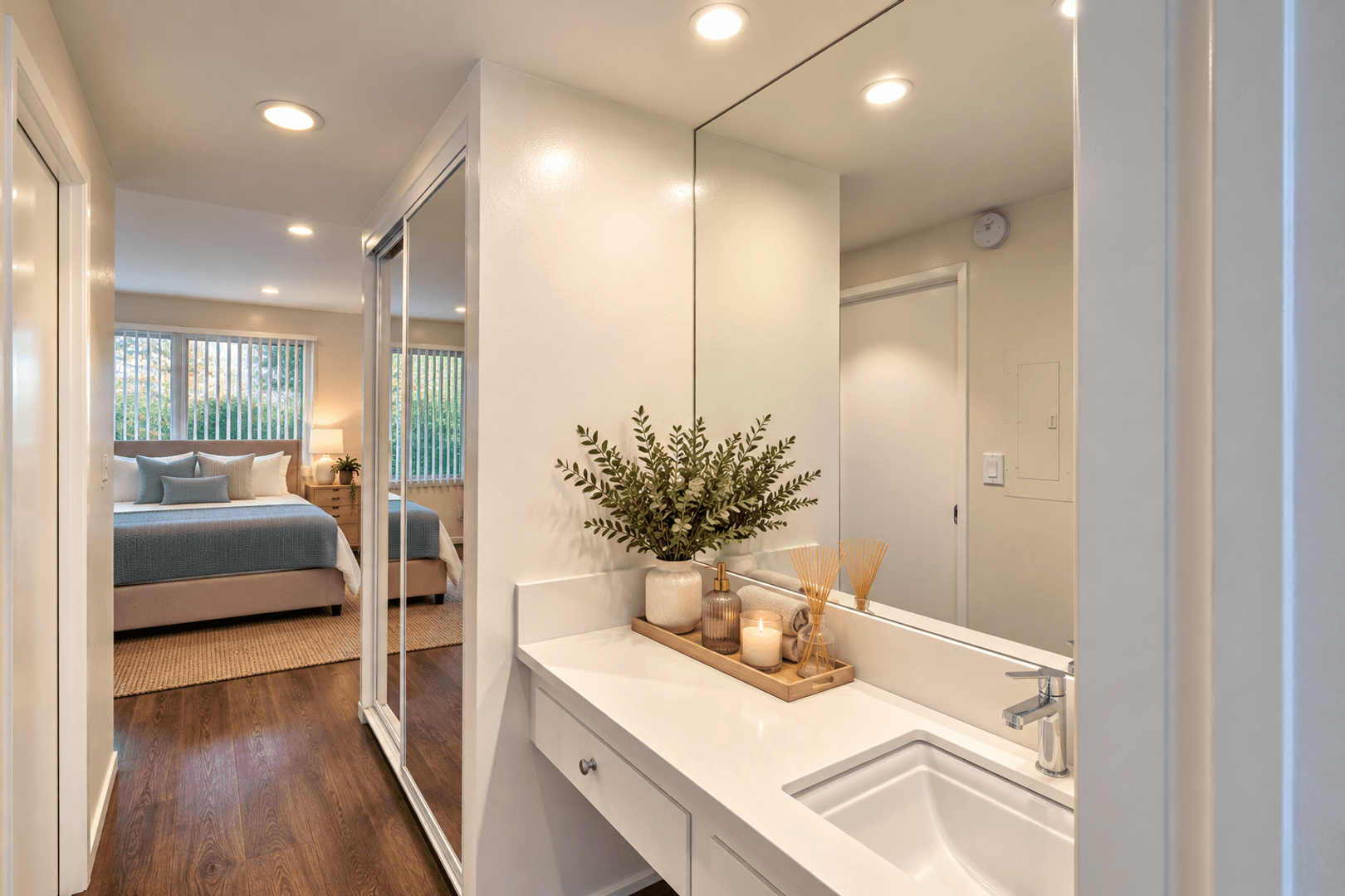 Santa Monica Apartment: 1323 14th St.