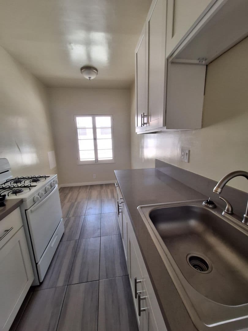 West Hollywood Apartment: 1153 N. Vista St.