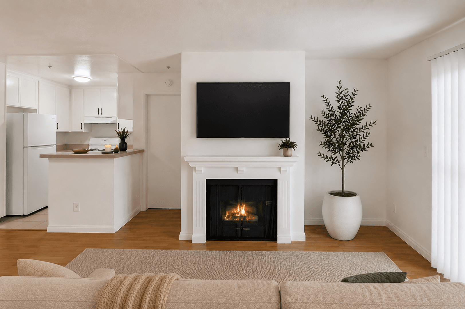 Los Angeles Apartment: 3344 castle heights ave.