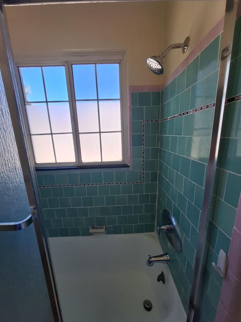 West Hollywood Apartment: 1153 N. Vista St.
