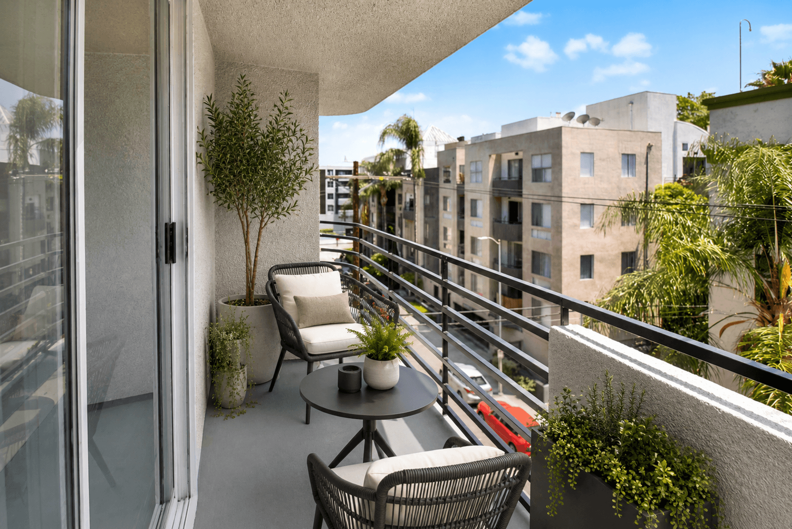 Los Angeles Apartment: 6633 Yucca St.