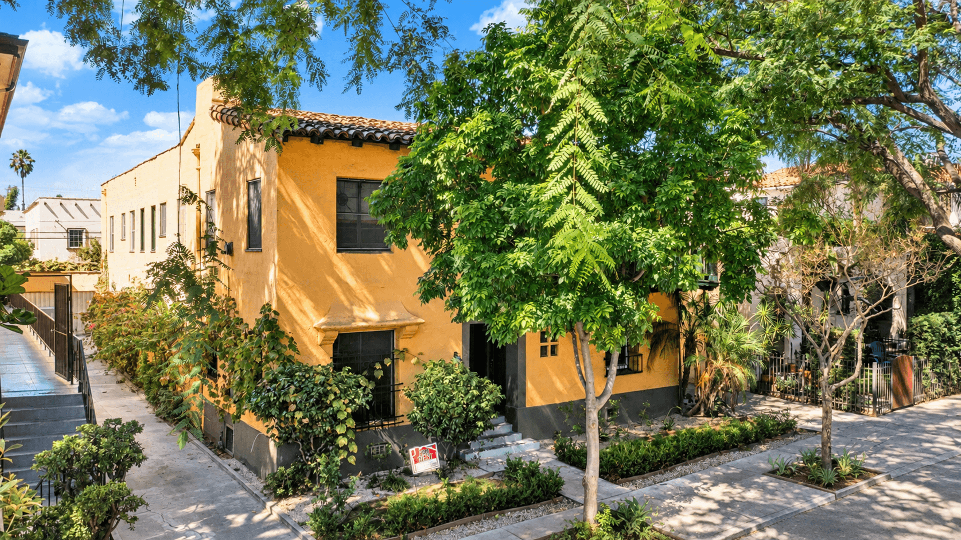 West Hollywood Apartment: 1153 N. Vista St.