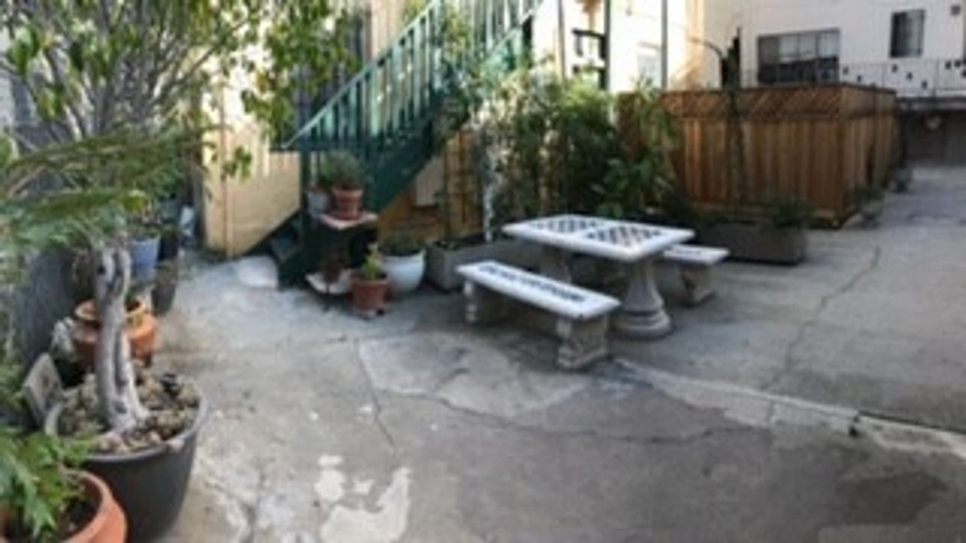 West Hollywood Apartment: 1153 N. Vista St.