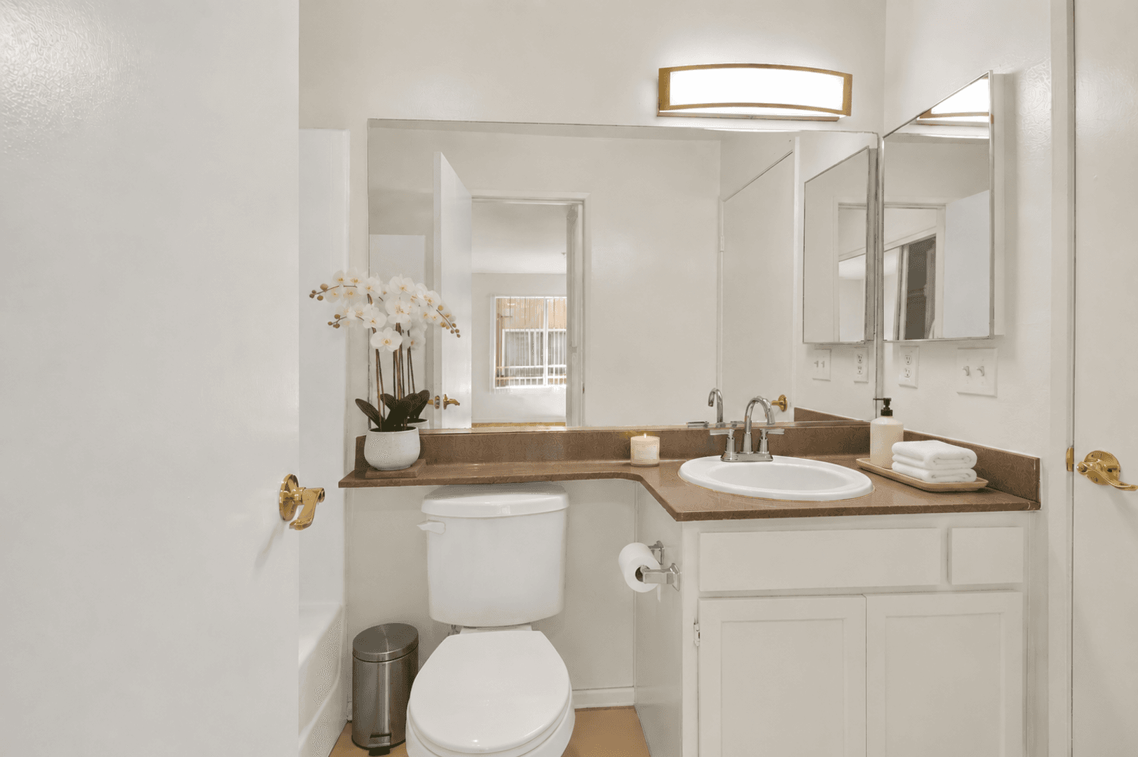 Los Angeles Apartment: 3344 castle heights ave.