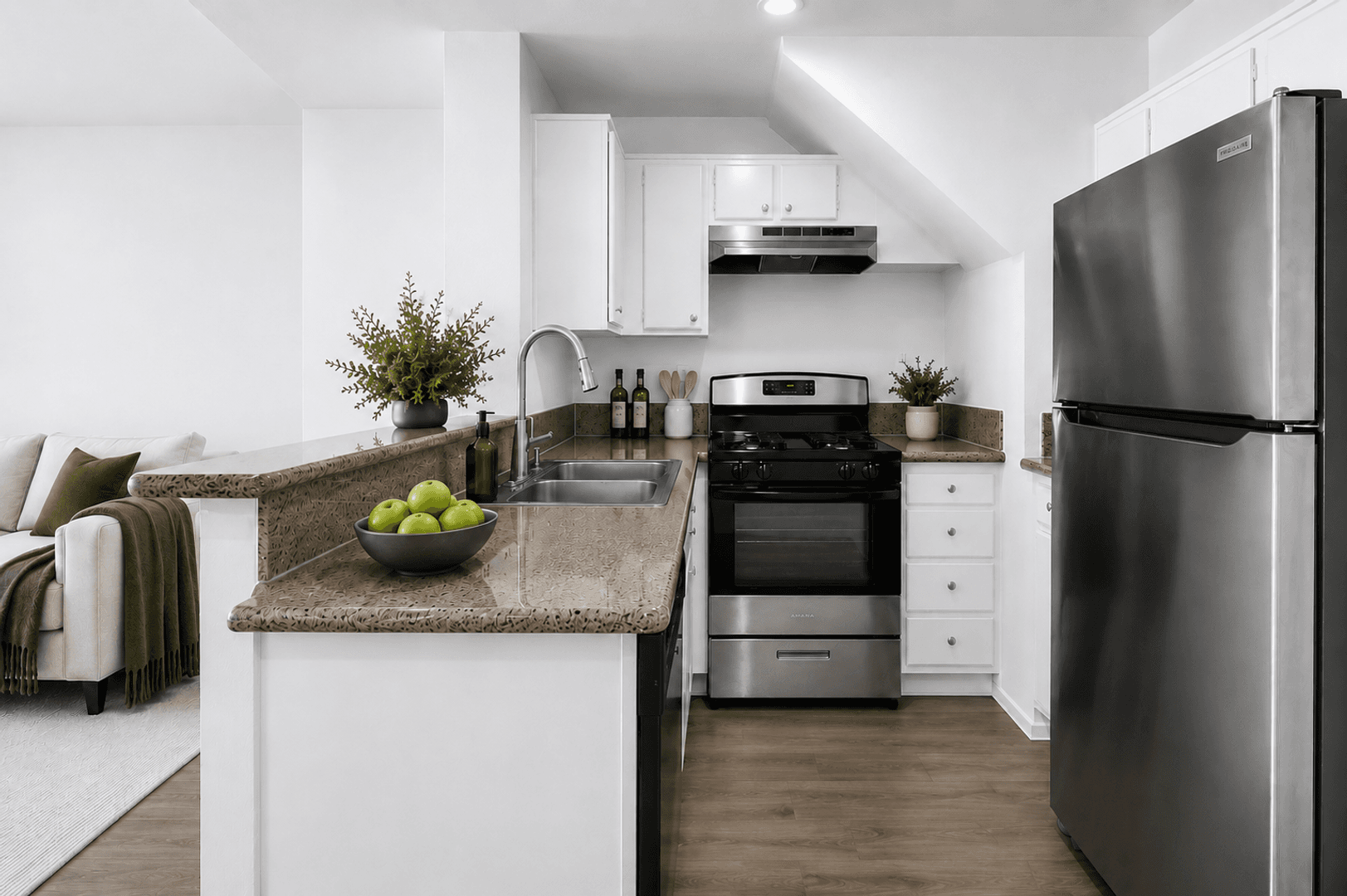 Los Angeles Apartment: 515 S. Harvard Blvd.