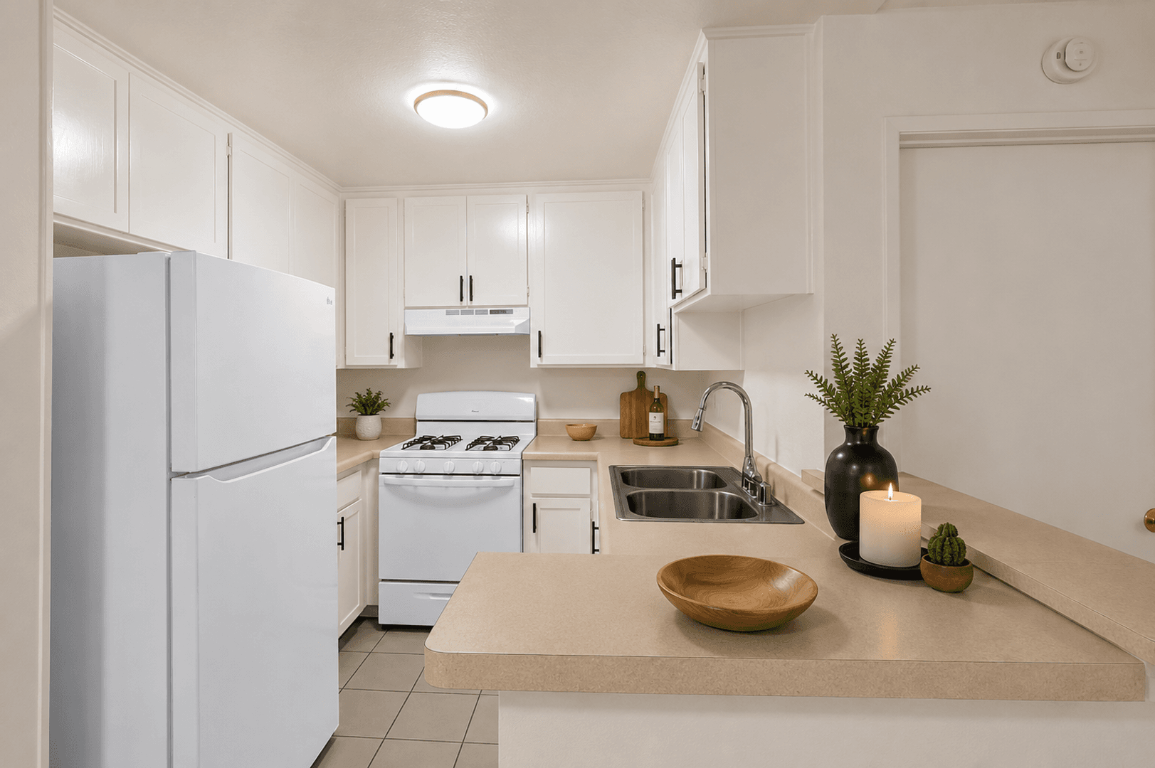 Los Angeles Apartment: 3344 castle heights ave.