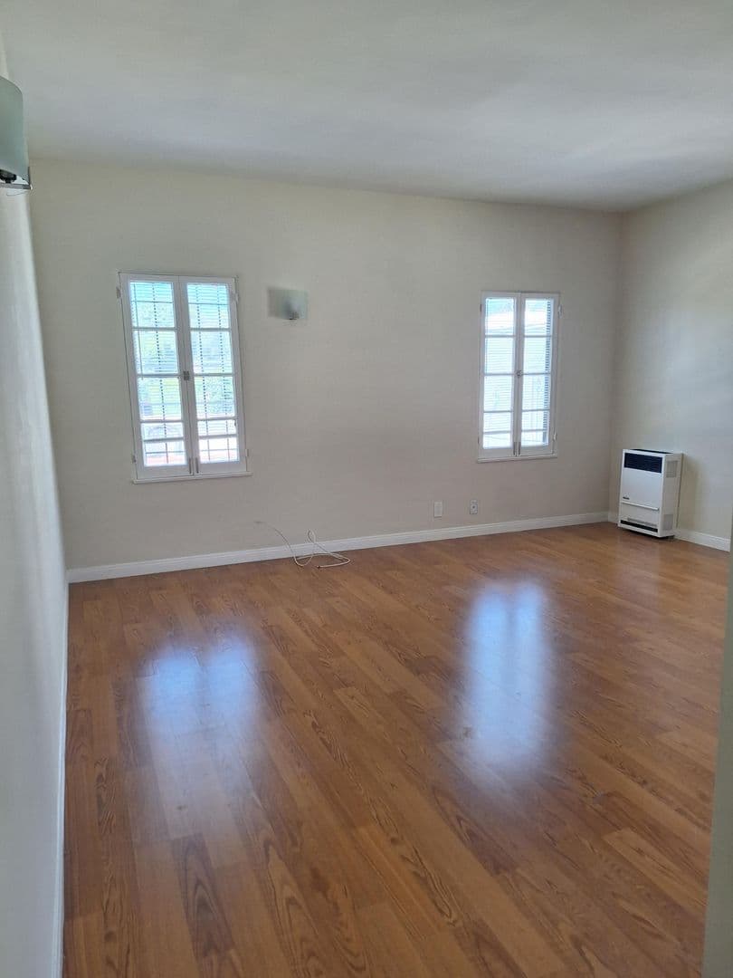 West Hollywood Apartment: 1153 N. Vista St.