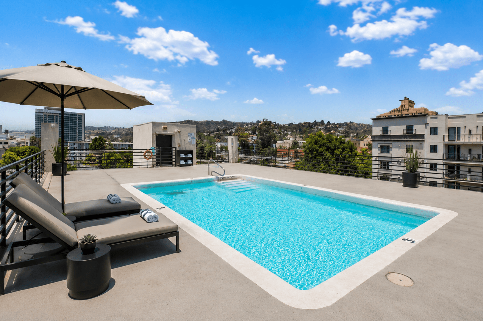 Los Angeles Apartment: 6633 Yucca St.