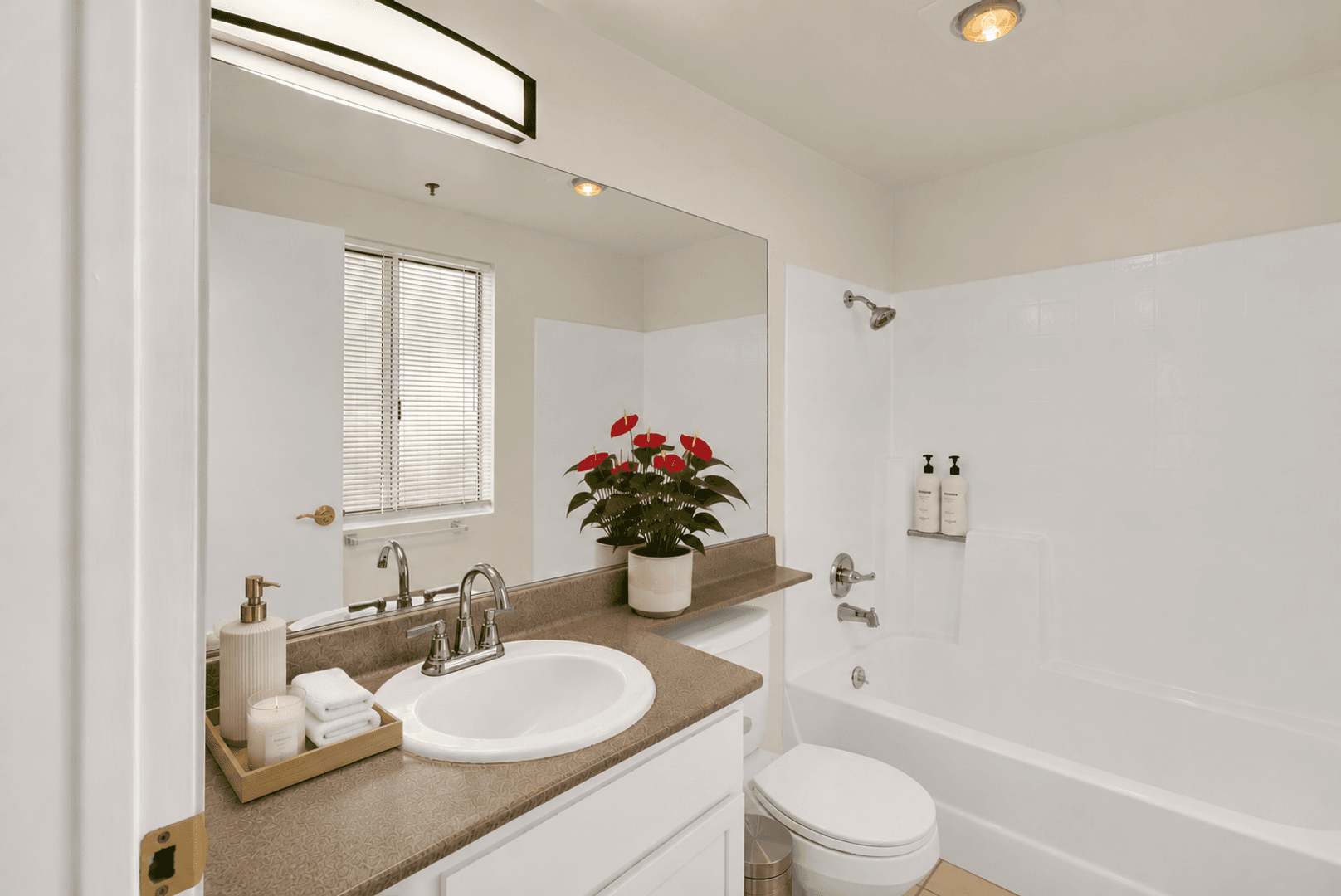 Los Angeles Apartment: 3344 castle heights ave.