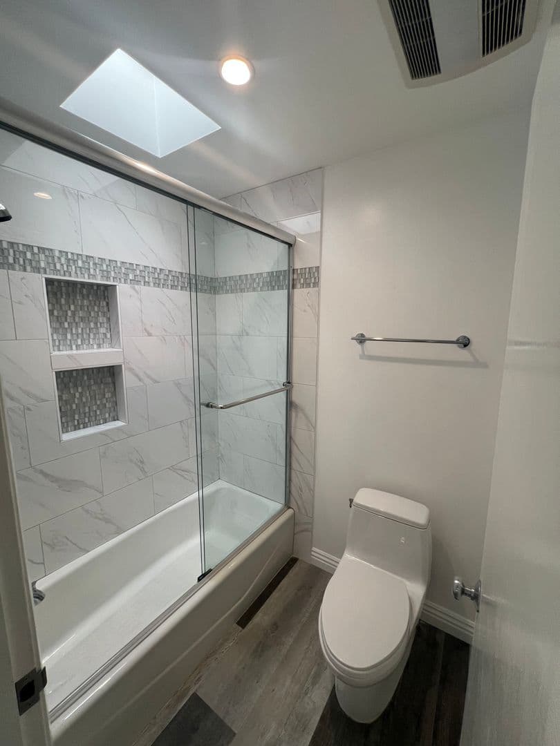 Santa Monica Apartment: 1323 14th St.