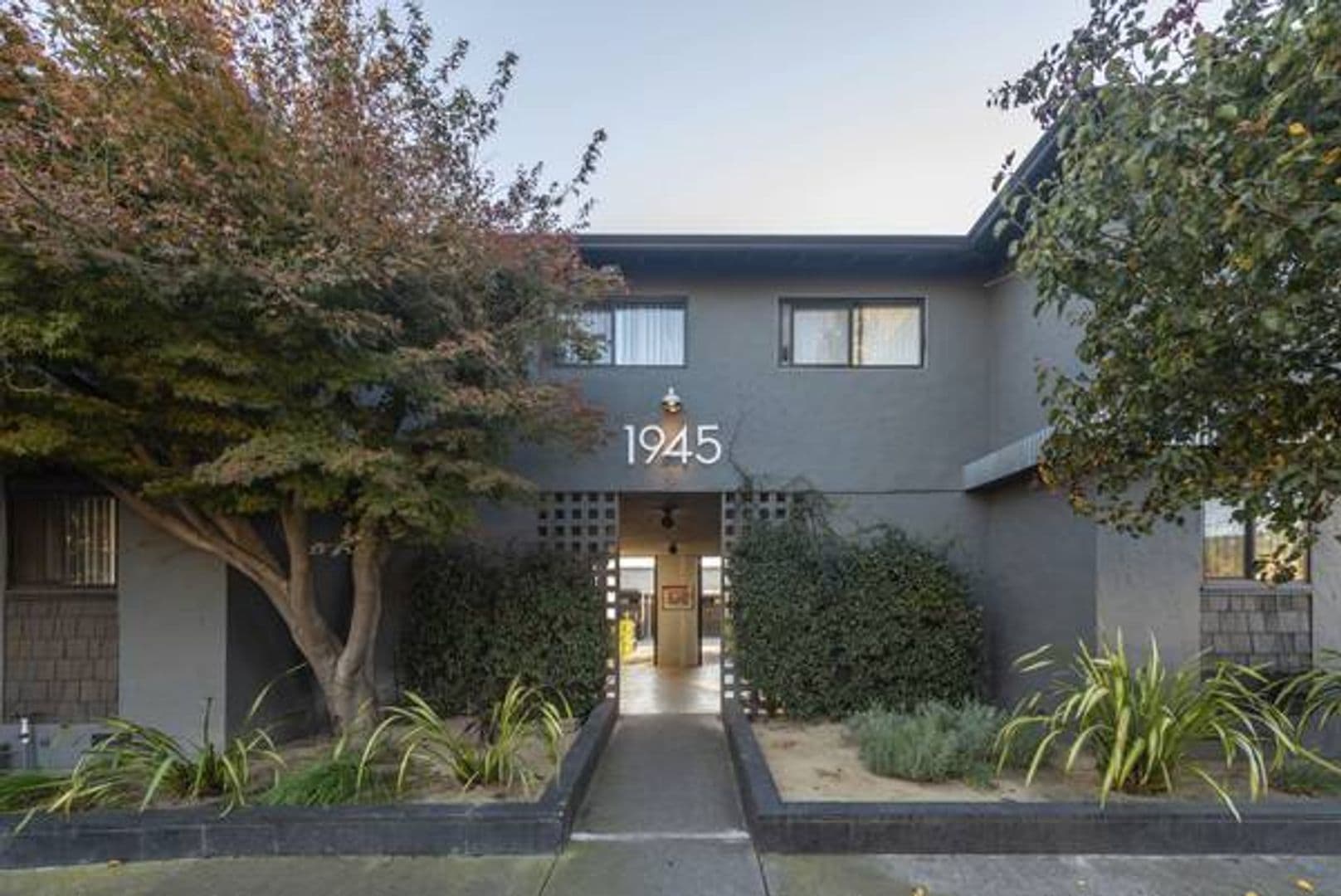 Mountain View Apartment: 1945 & 1951 Latham Street
