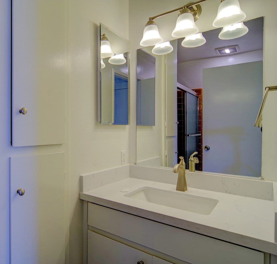 Alameda Apartment: 2019 Shoreline Drive