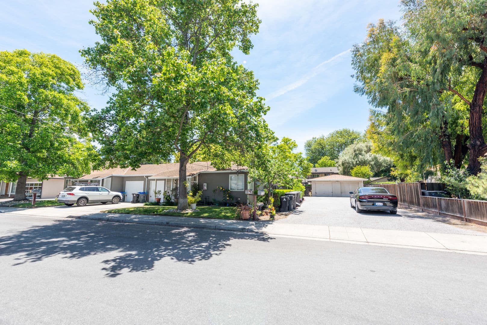 Mountain View Apartment: 37-41 Sherland Avenue
