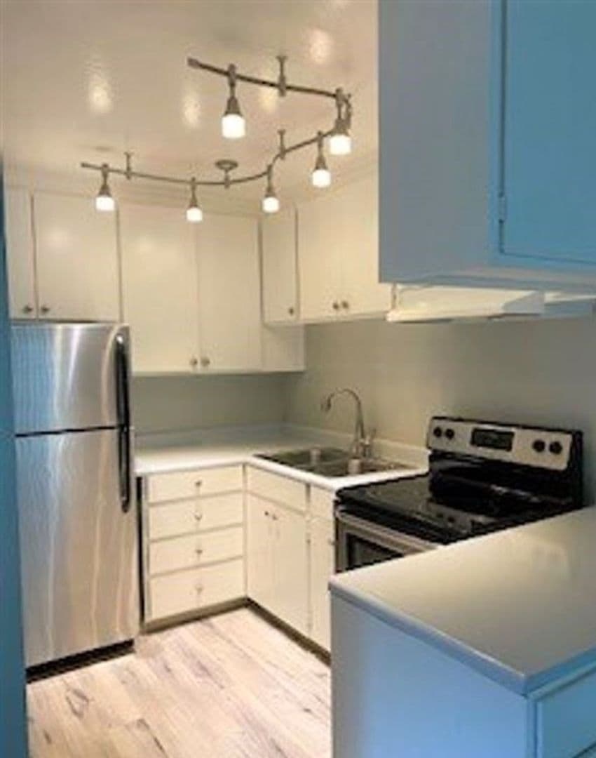 Alameda Apartment: 2019 Shoreline Drive