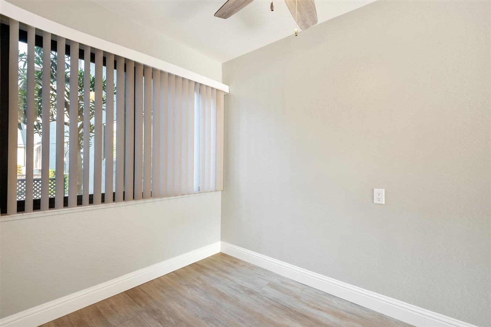 Mountain View Apartment: 1945 & 1951 Latham Street