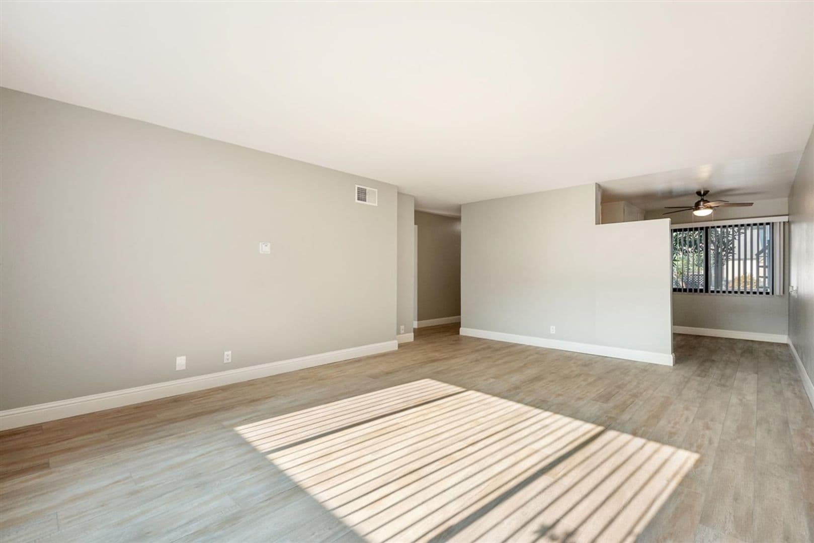 Mountain View Apartment: 1945 & 1951 Latham Street