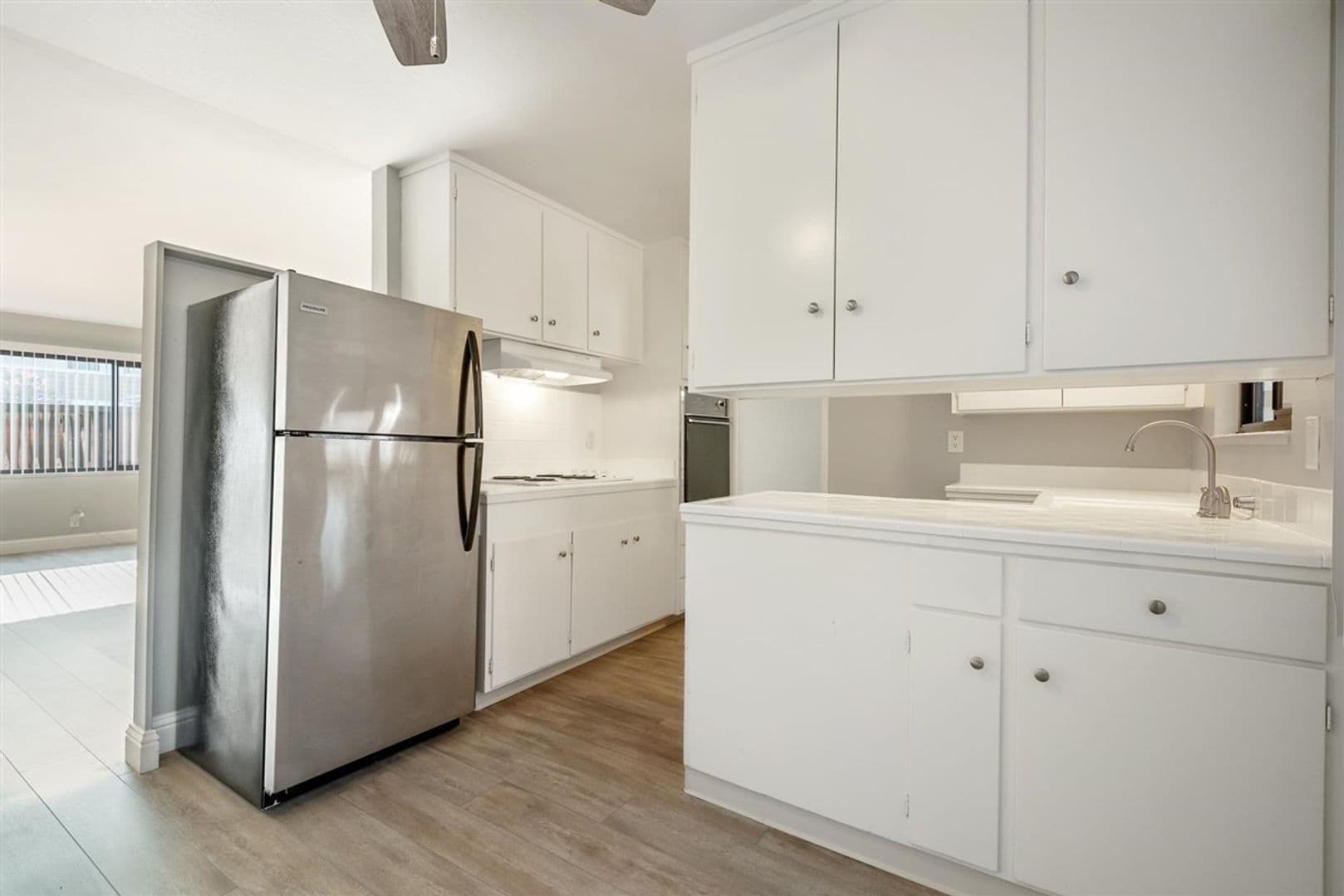 Mountain View Apartment: 1945 & 1951 Latham Street