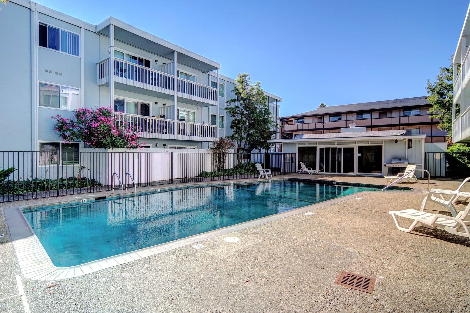 Alameda Apartment: 2019 Shoreline Drive