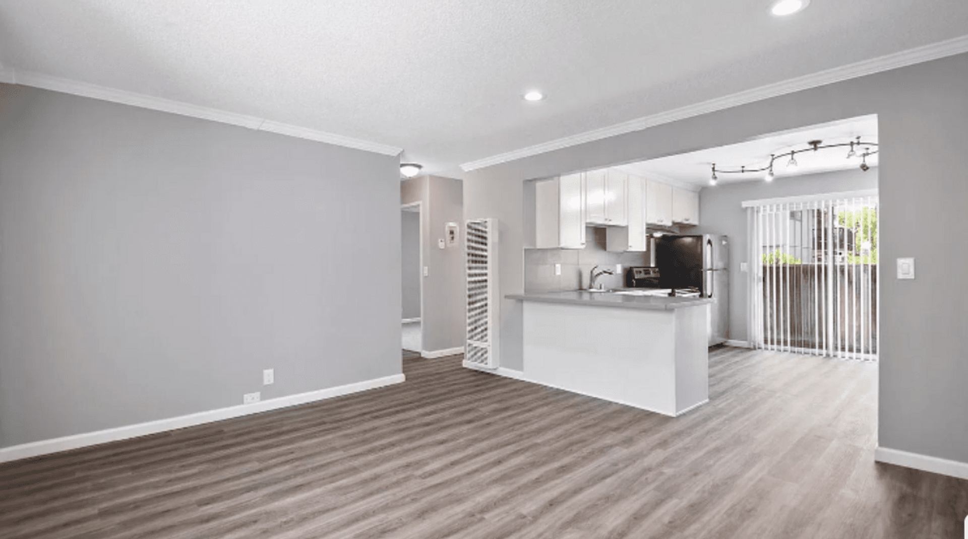 Mountain View Apartment: 37-41 Sherland Avenue