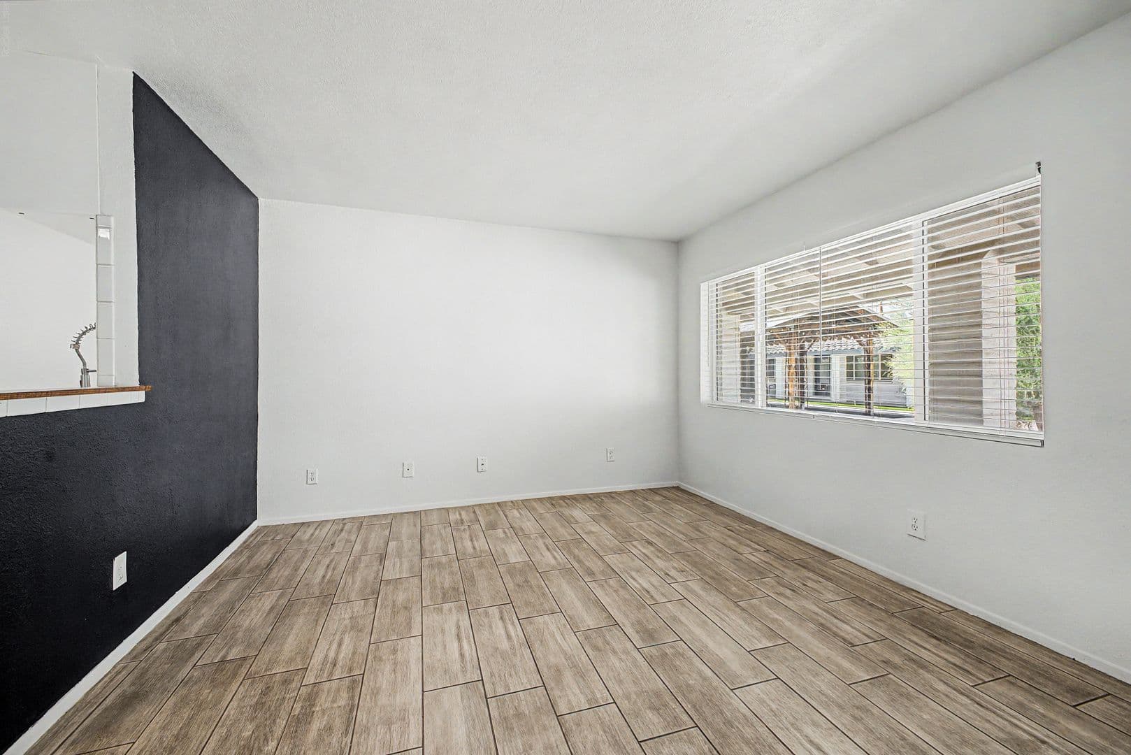 Phoenix Apartment: 1701 E. Cambridge Ave.